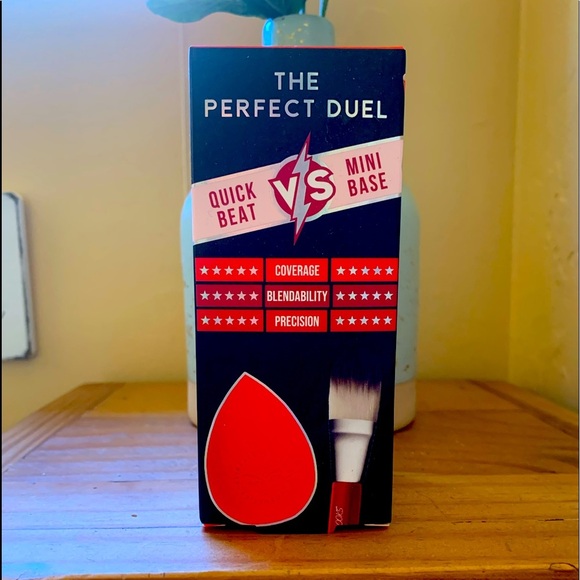 Flirtatious Looks makeup brush set - Picture 2 of 5